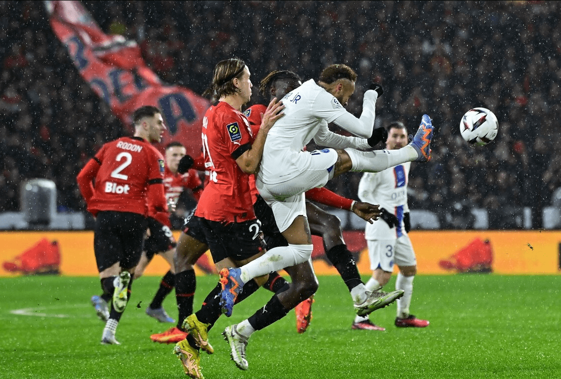 爱游戏体育-包含法甲倒计时，上海申花今晨单刀错失，细节引发关注，赛场秩序良好，控场能力受关注的词条